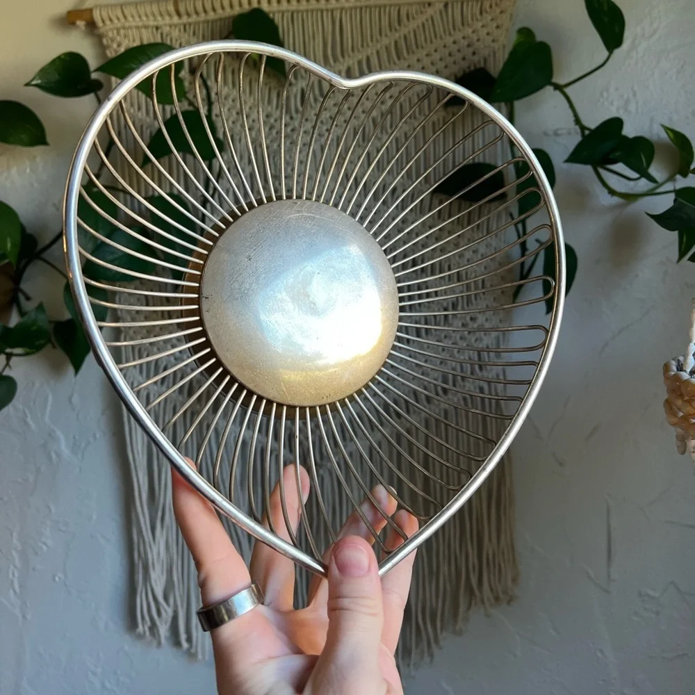 Vintage Mid Century Modern Brass Heart Basket Wire Fruit Bowl, Hollywood Regency